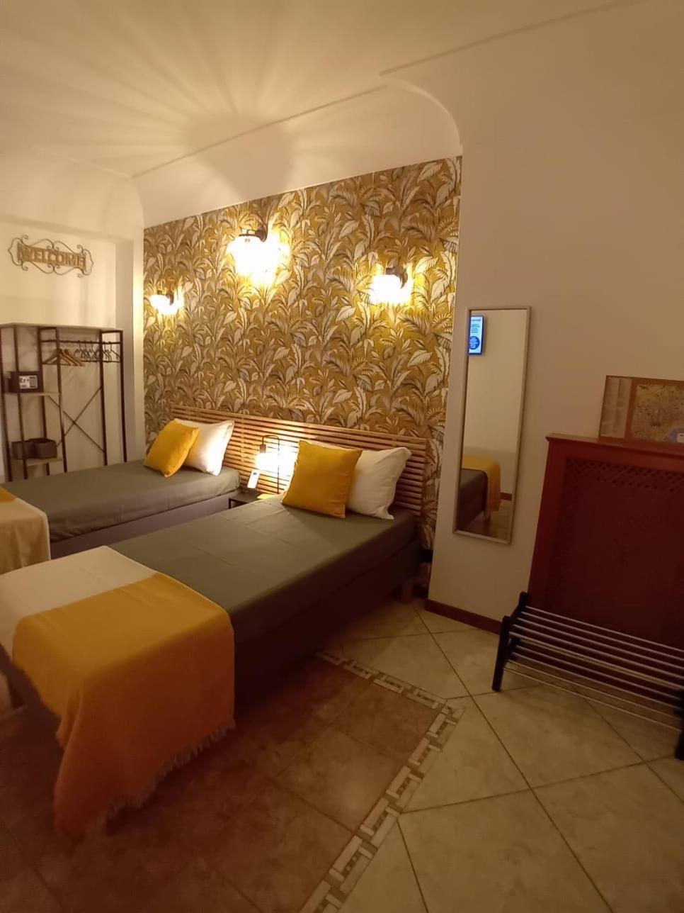 Reginella House Hotel Napels Buitenkant foto