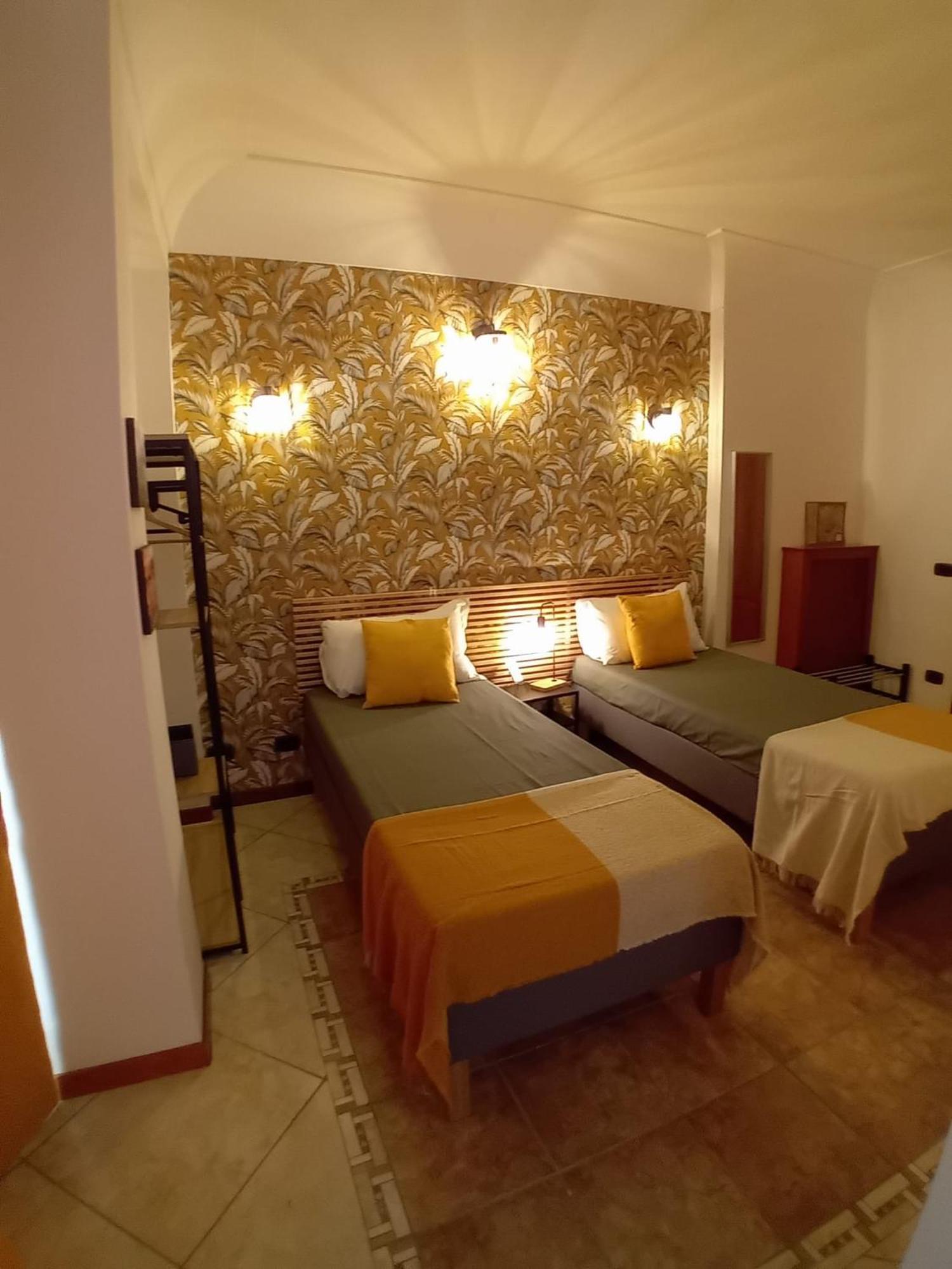 Reginella House Hotel Napels Buitenkant foto