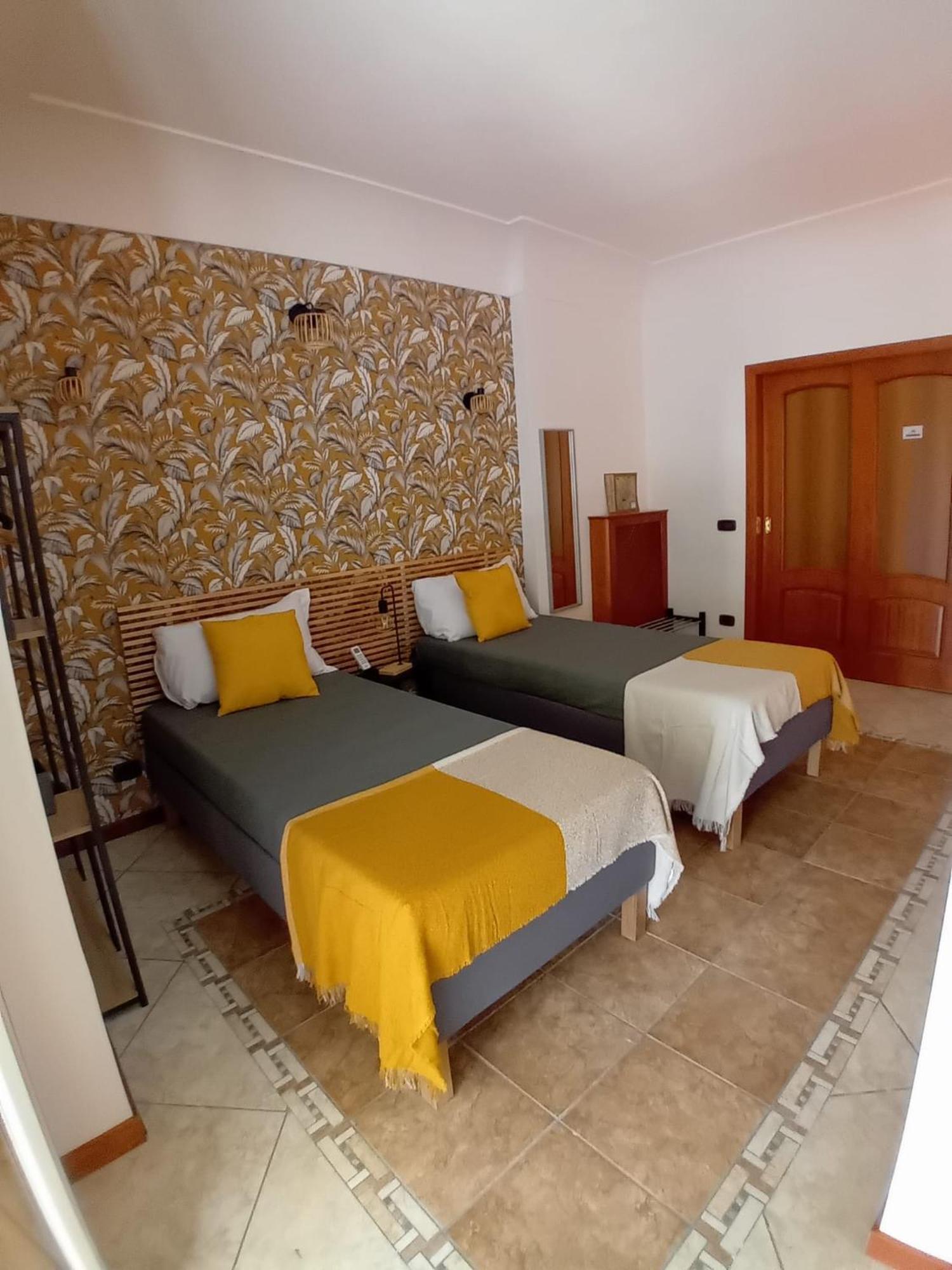 Reginella House Hotel Napels Buitenkant foto